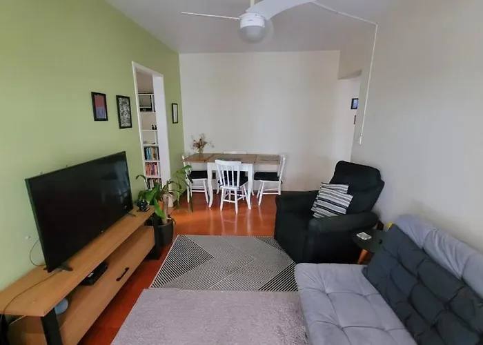 Aconchegante E Bem-localizado Apartamento *